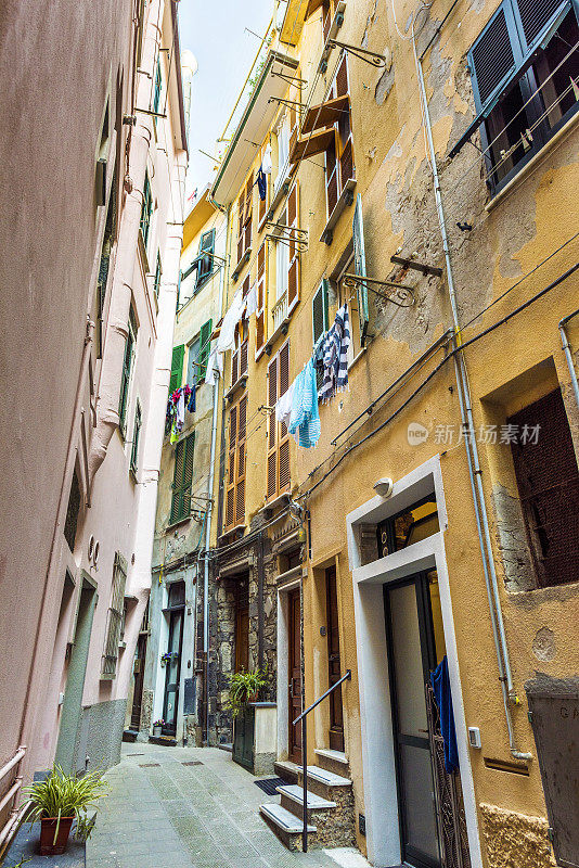 意大利Vernazza村的小巷和公寓，Cinque Terre